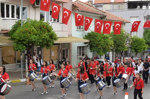 19 Mayıs Atatürk’ü Anma Gençlik ve Spor Bayramı Kutlama Programı Kapsamında Gençlik Yürüyüşü Gerçekleştirilmiştir.